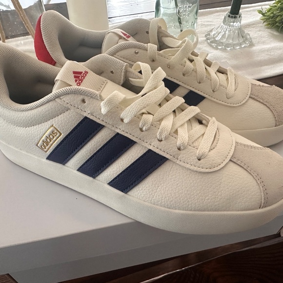 Adidas - Picture 4 of 5